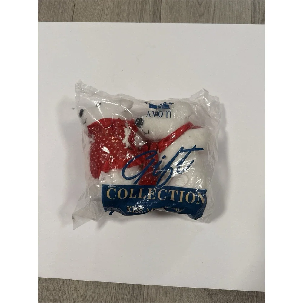 Avon Gift Collection Kiss Me Cubs New In Package Valentine's Love Plush Bear Set